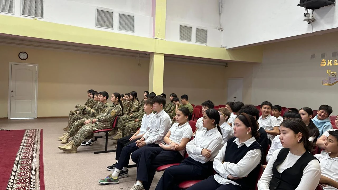 Знаки суверенитета: урок о госсимволах прошёл в школе № 37